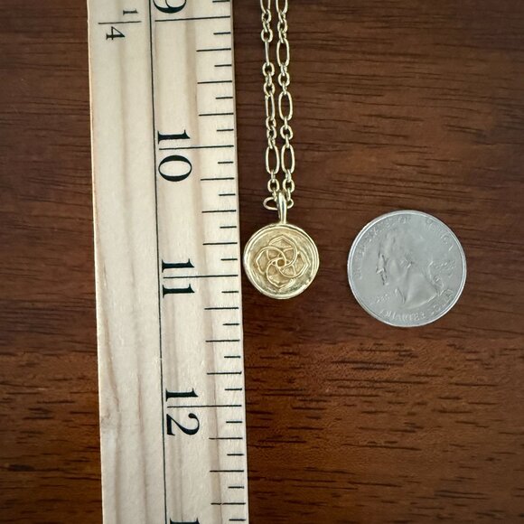 Kendra Scott Dira Gold-Plated Necklace Medallion Coin Textured Pendant Adjustabl - Picture 5 of 8